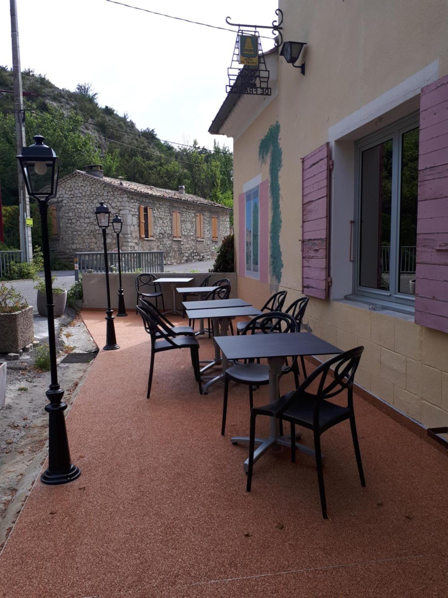 Logis Hotel Le Ceans Orpierre ภายนอก รูปภาพ