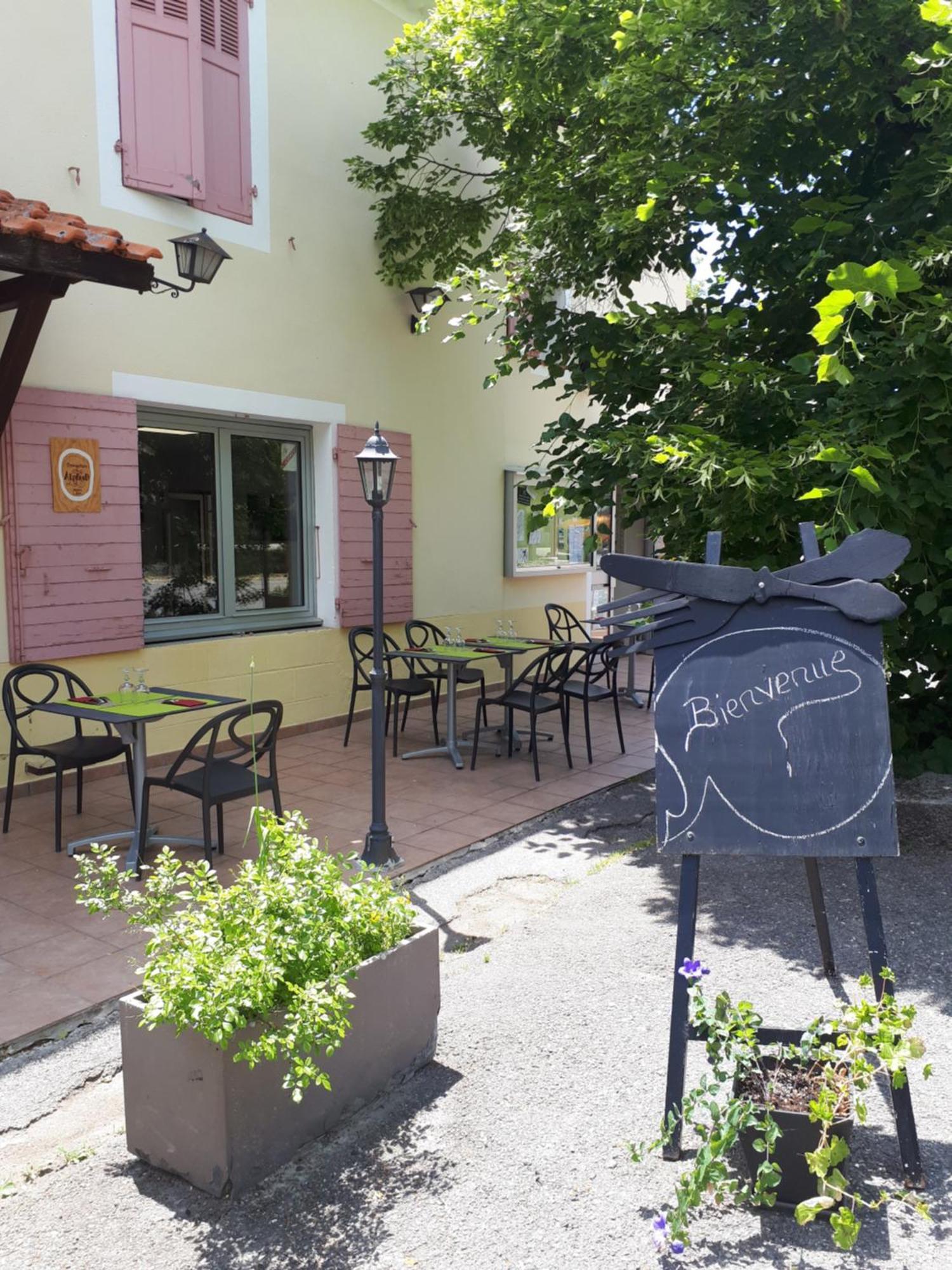 Logis Hotel Le Ceans Orpierre ภายนอก รูปภาพ