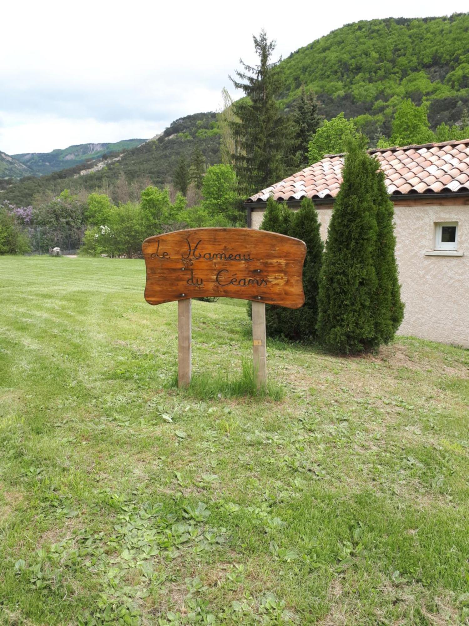 Logis Hotel Le Ceans Orpierre ภายนอก รูปภาพ